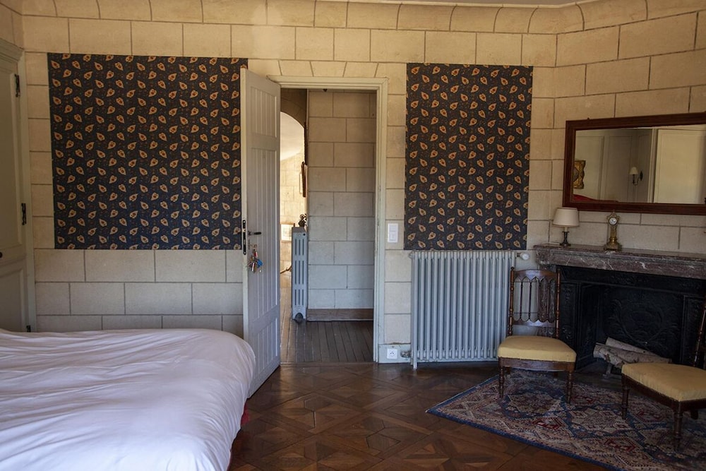 Manoir De Beaumarchais 33/34