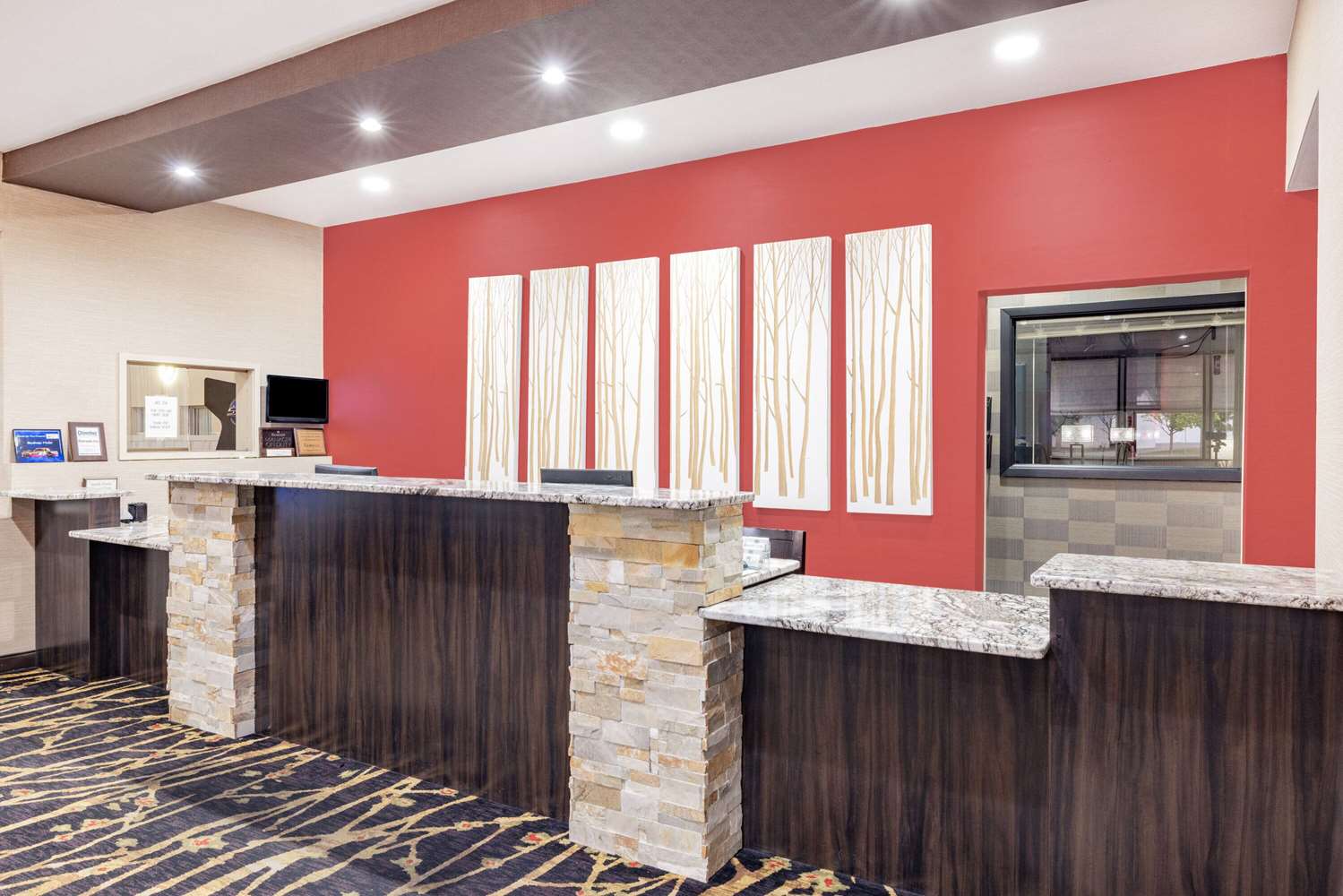 Ramada By Wyndham Grand Forks 4/40