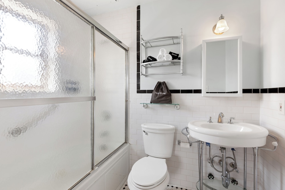 Blue Moon Boutique Hotel 49/50