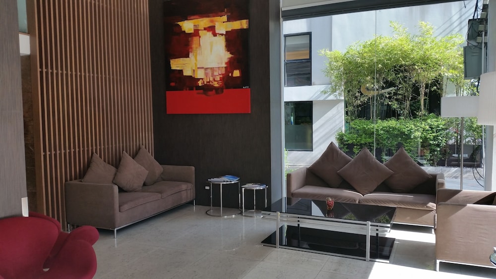 Sacha Hotel Uno 24/50