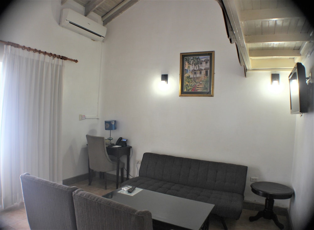 Altamont Court Hotel 49/73