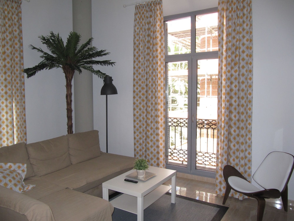 Life Apartments Alameda Colon 38/58