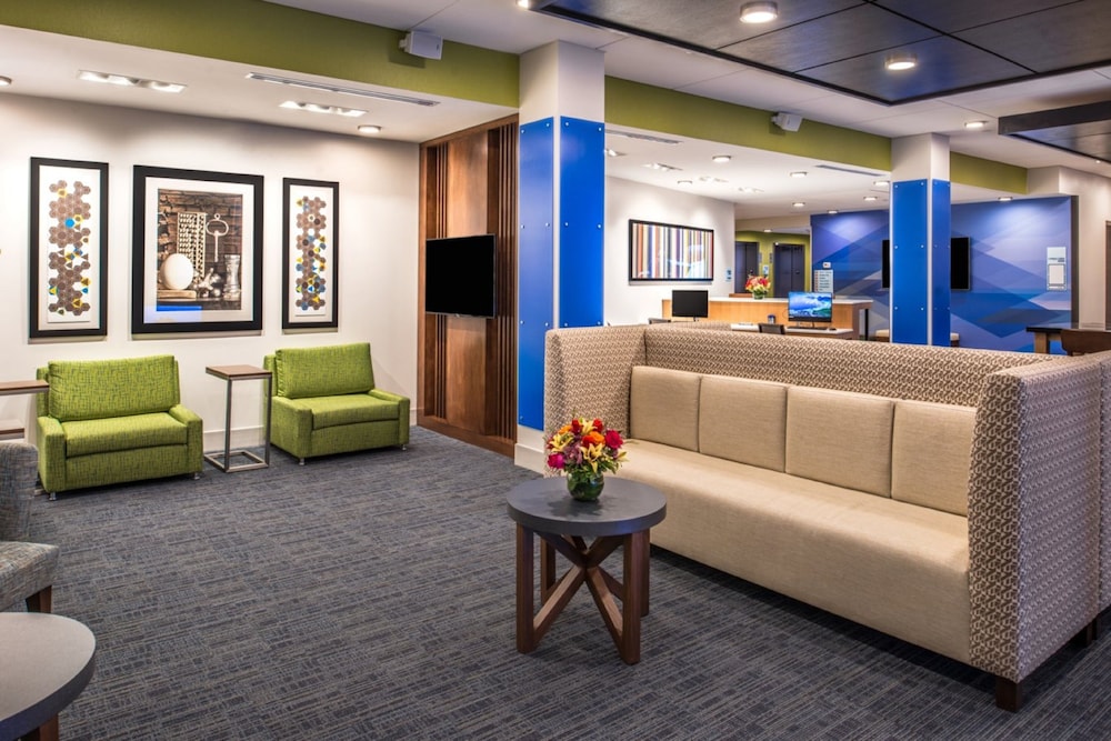 Holiday Inn Express Suites Tampa North Wesley Chapel 8/62