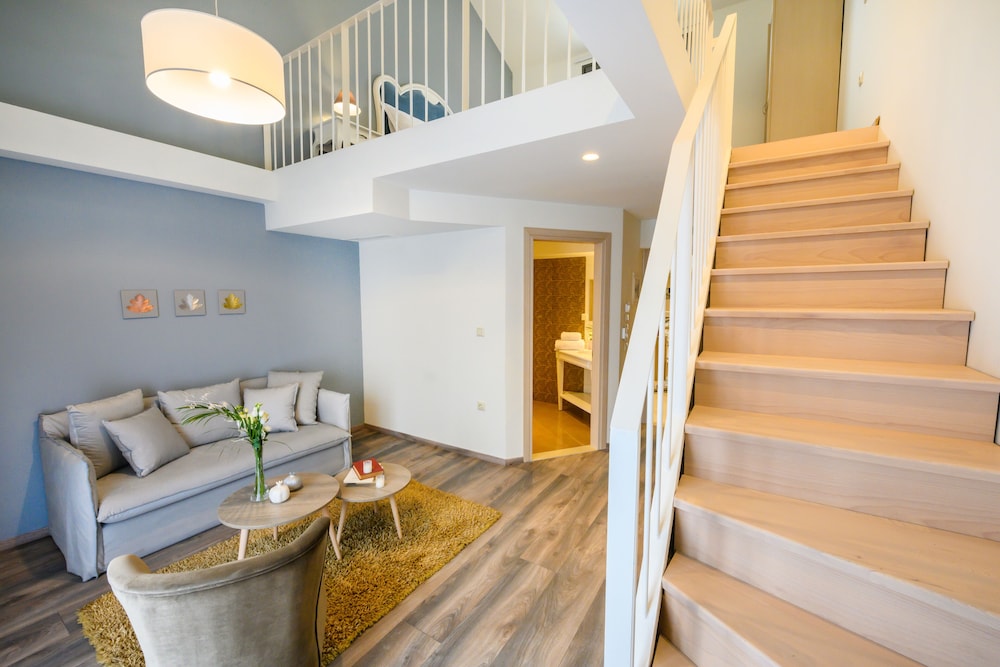 Emerald suites 21/32