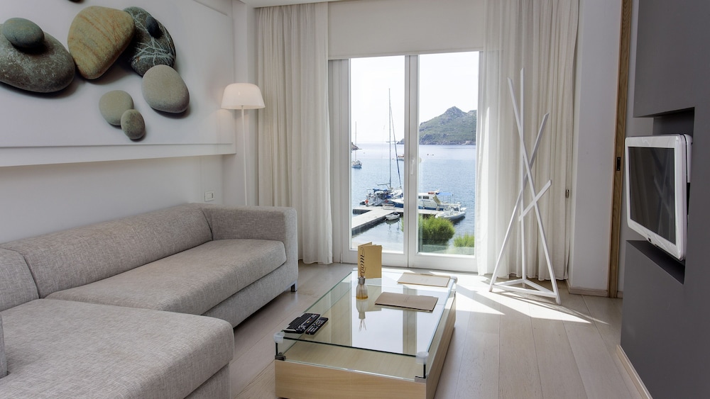 Patmos Aktis Suites And Spa 64/86