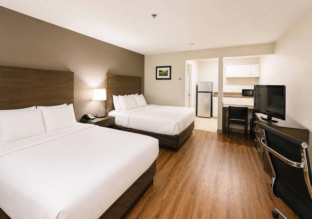 EFFICIENCY, 2 QUEEN BEDS
