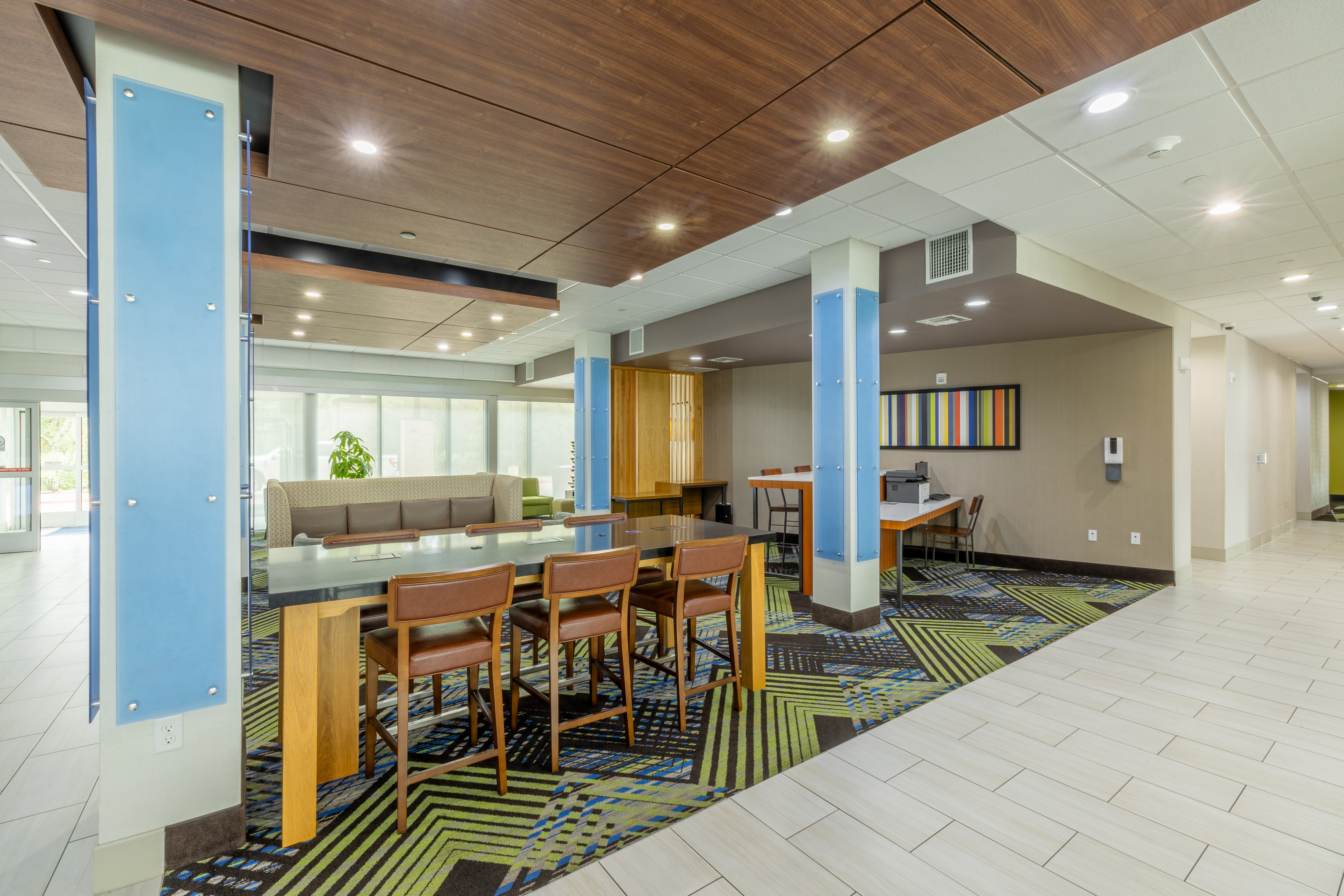 Holiday Inn Express Suites Lindale 43/68