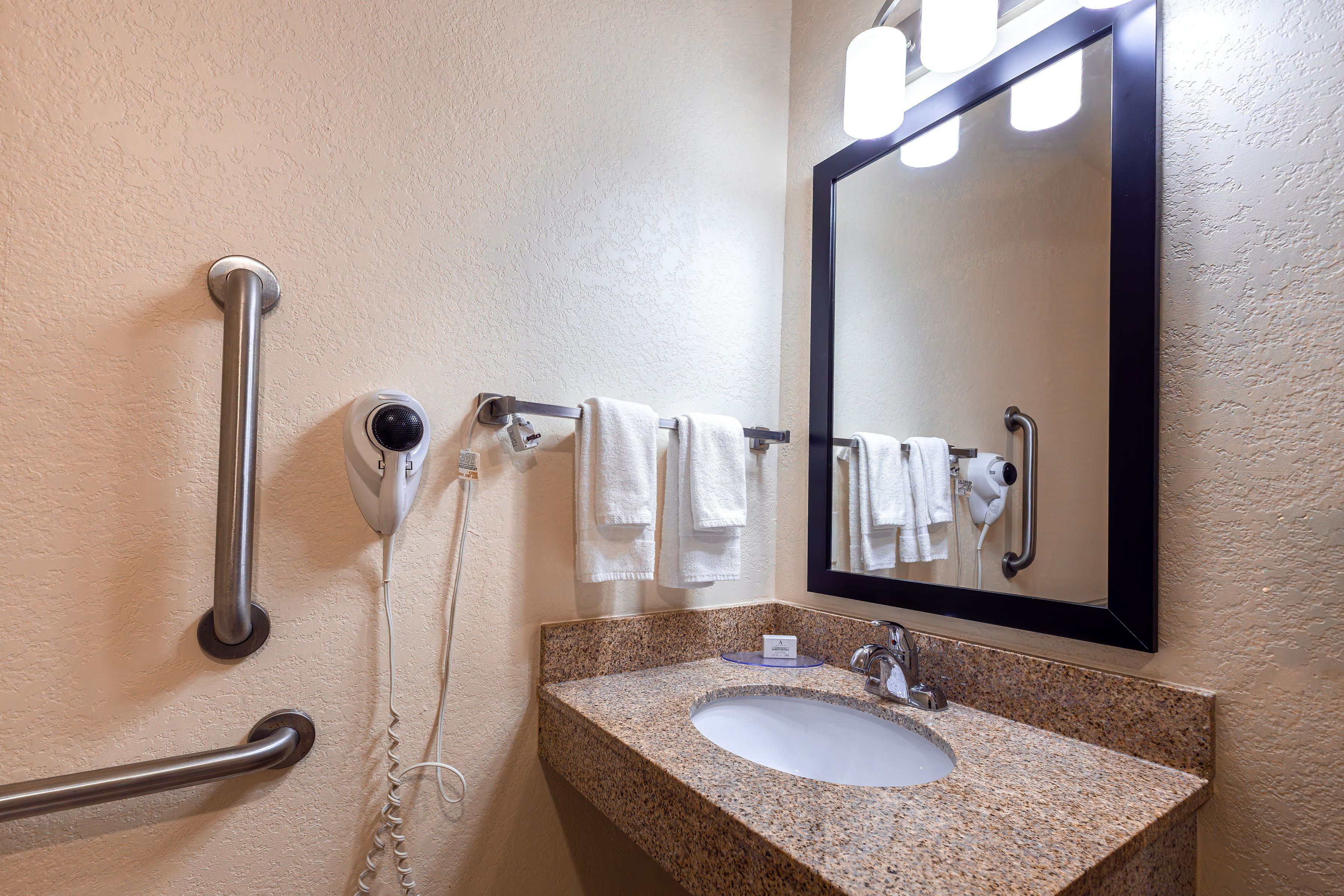 Cobblestone Inn Amp Suites Big Lake Tx 79/80