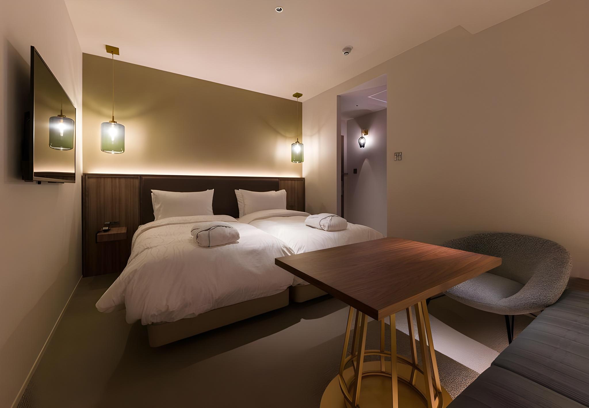 EXECUTIVE, TWIN BEDS