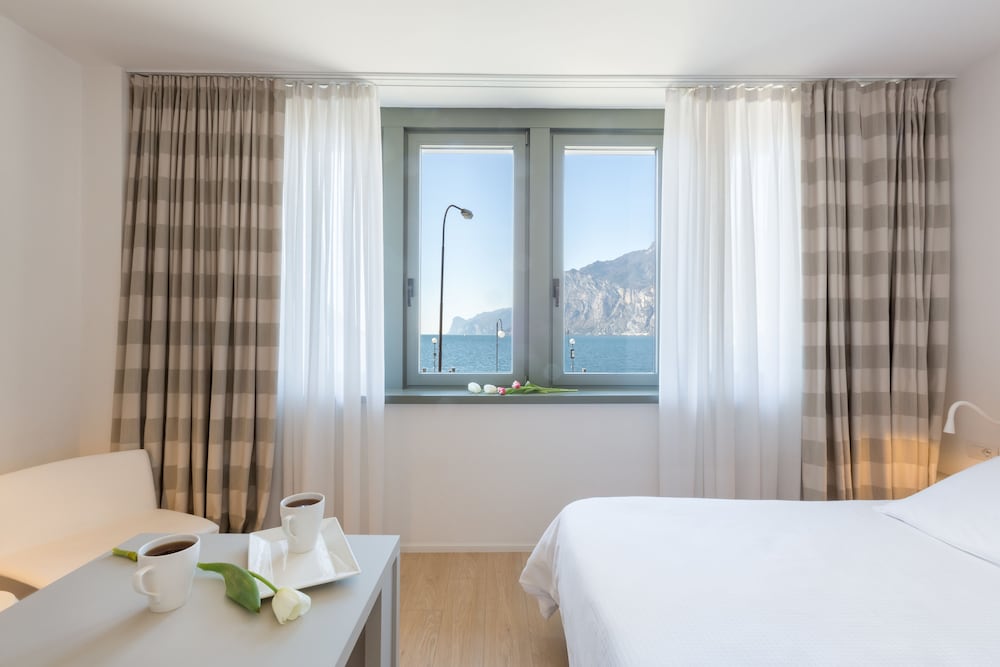 Hotel Lago Di Garda 30/77