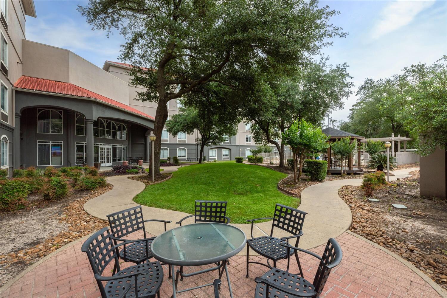 La Quinta Inn & Suites by Wyndham Houston Bush IAH South 29/46