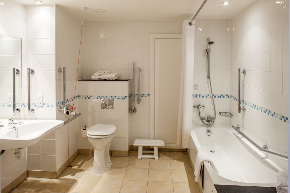 Holiday Inn Rochester Chatham an IHG Hotel 16/79