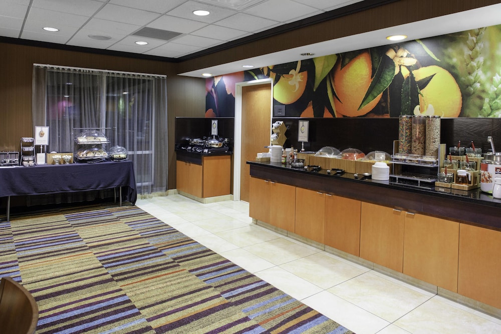 Fairfield Inn & Suites Seymour 8/40