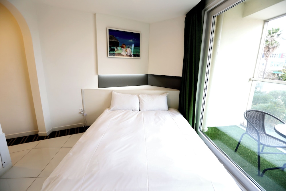 غرفة قياسية بسرير مزدوج، Hamdeok Beach Stay Jeju 4/6