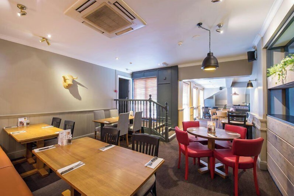 Premier Inn Cardiff West 46/60