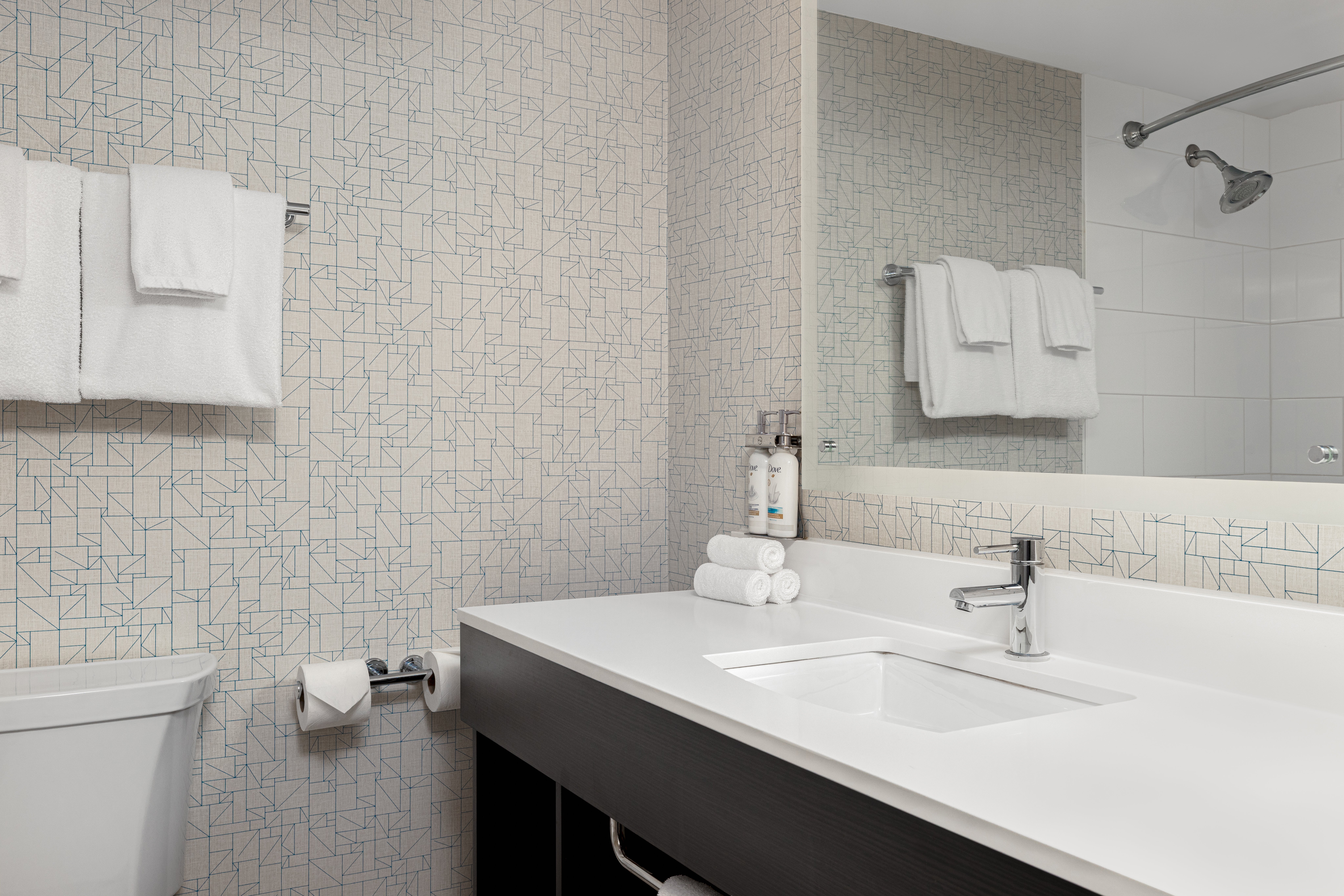 Holiday Inn Express Windsor Waterfront 76/77