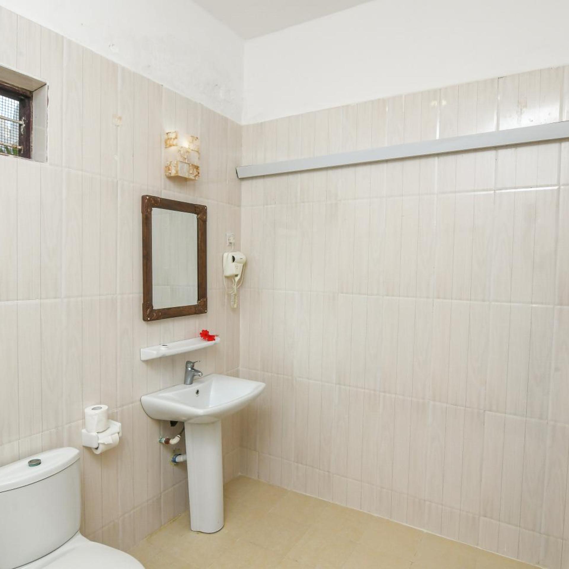 غرفة بسرير مزدوج بإطلالة على المسبح بإطلالة جزئية على البحر، Amaan Beach Bungalows 2/2