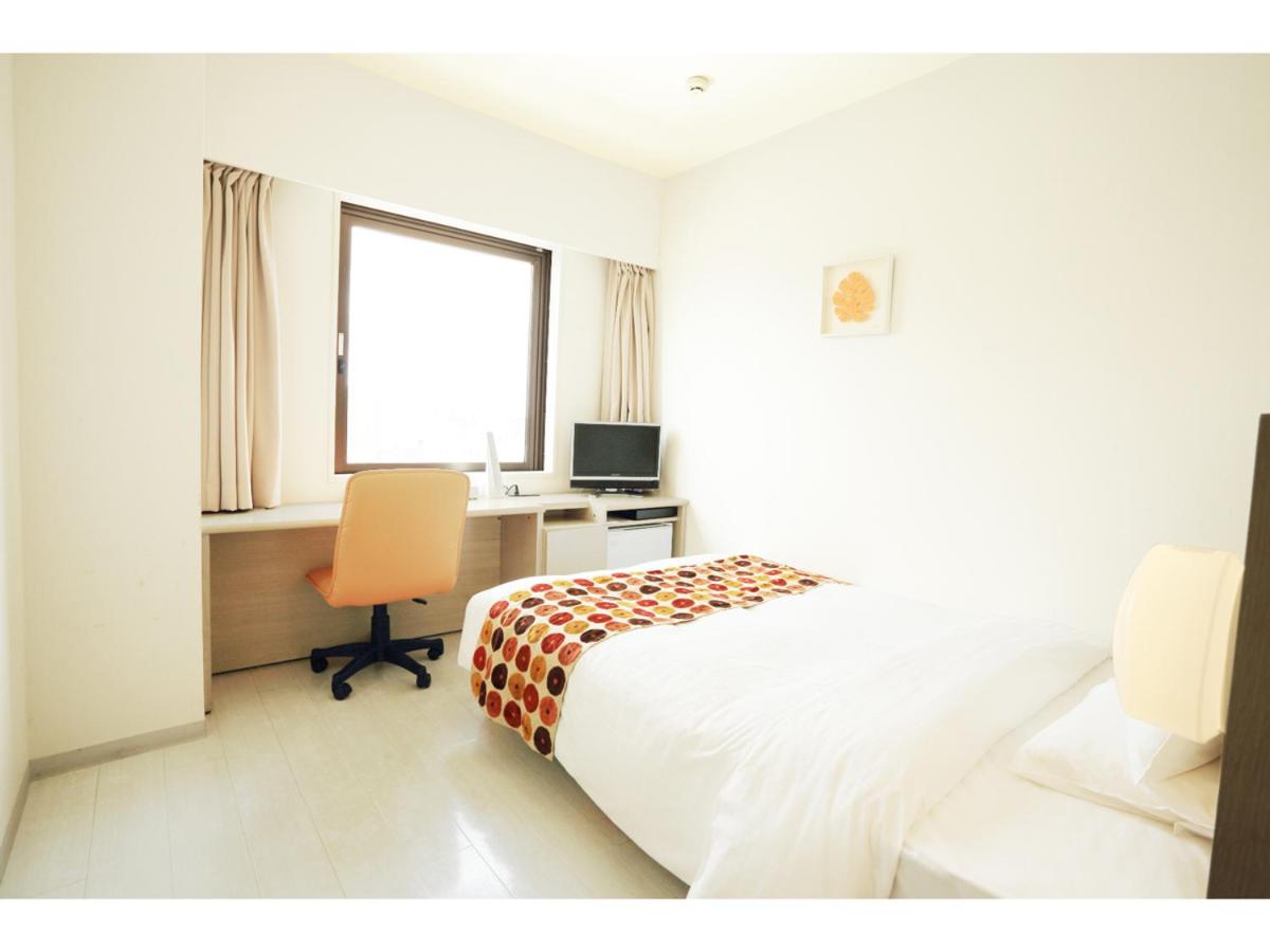 ROOM, SINGLE