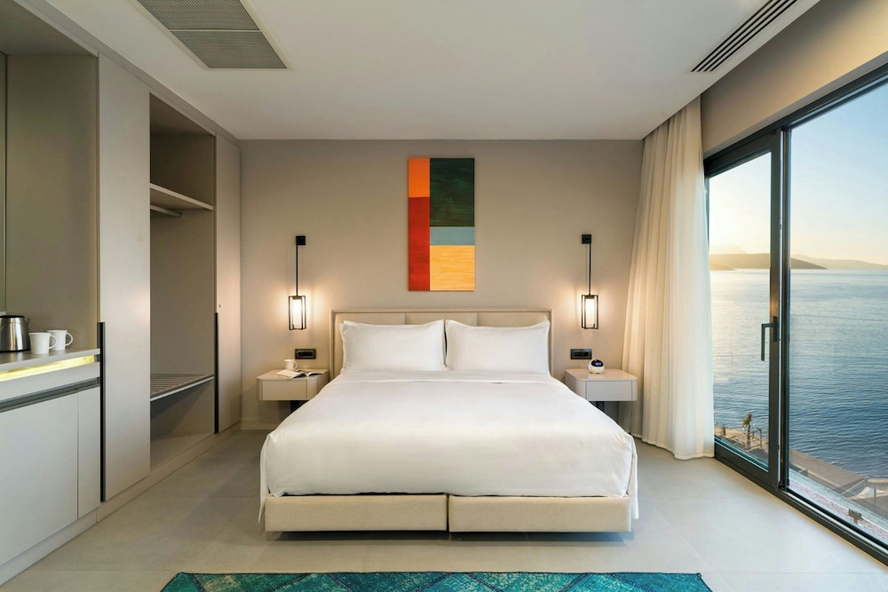 Deluxe, King Bed, with View, Smoking