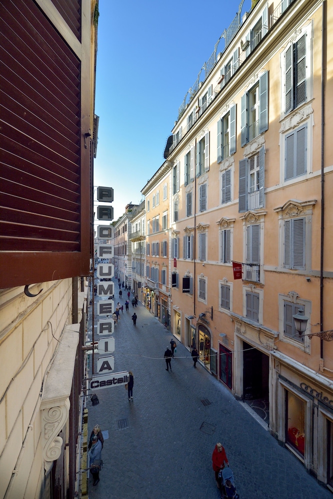 Gravina Suite Frattina 47/53