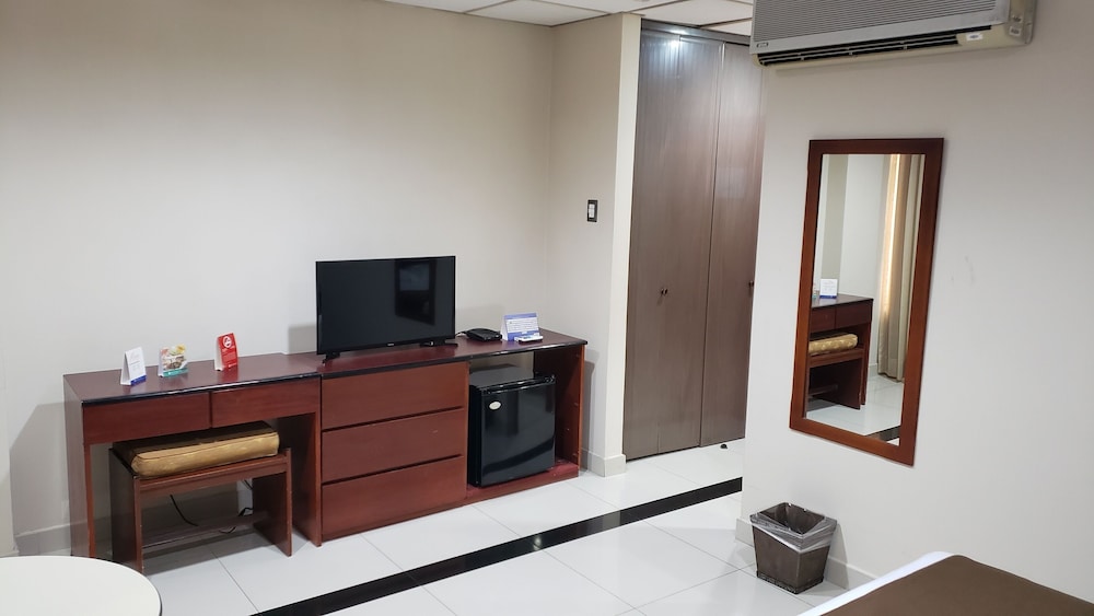 Ramada Hotel Guayaquil 33/45