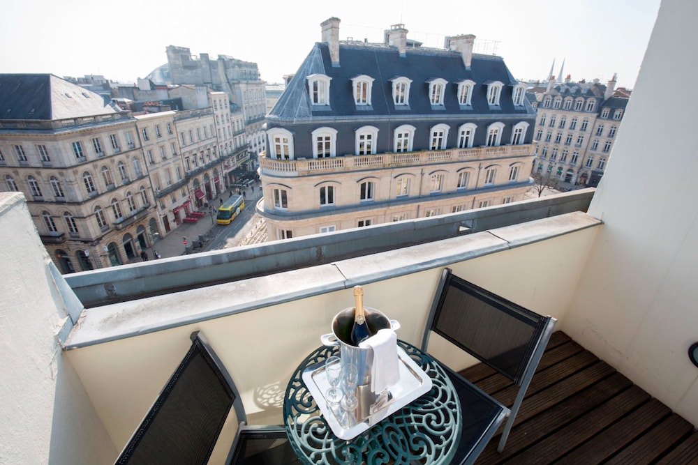 HOTEL DE NORMANDIE 33/44