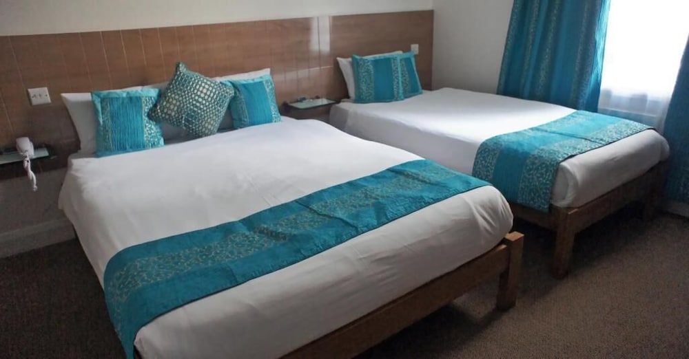 Westpoint Hotel 18/50
