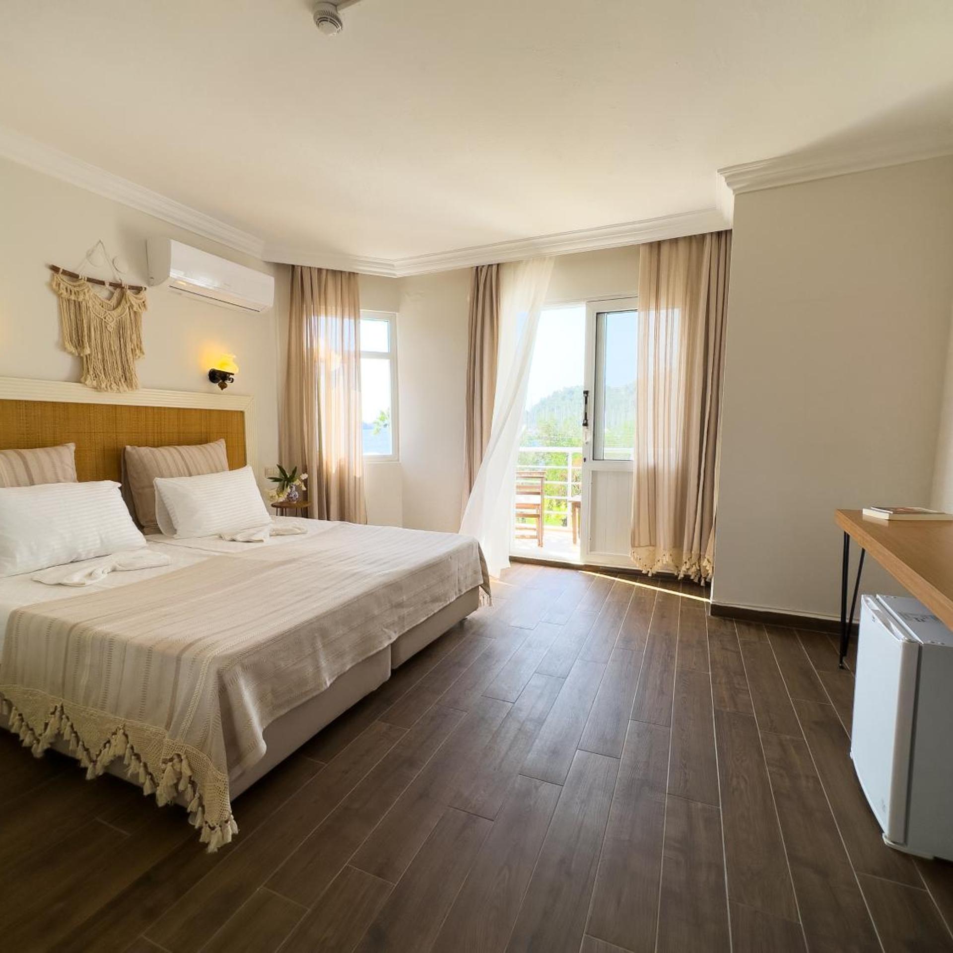 Chillos Beach Hotel & Lounge 12/43