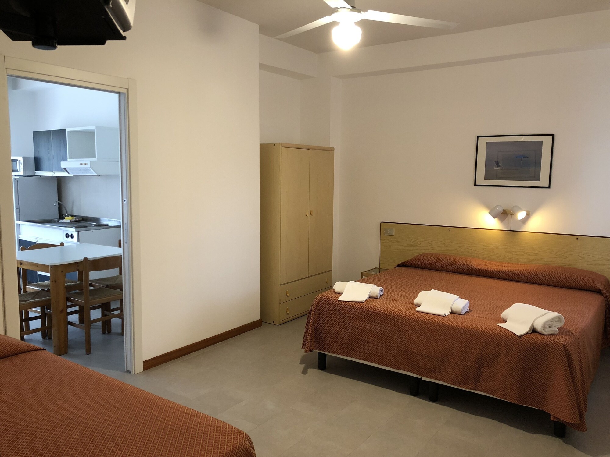Studio, Queen Bed, Pool View, Sofa, Residence Villa Giardini 2/7