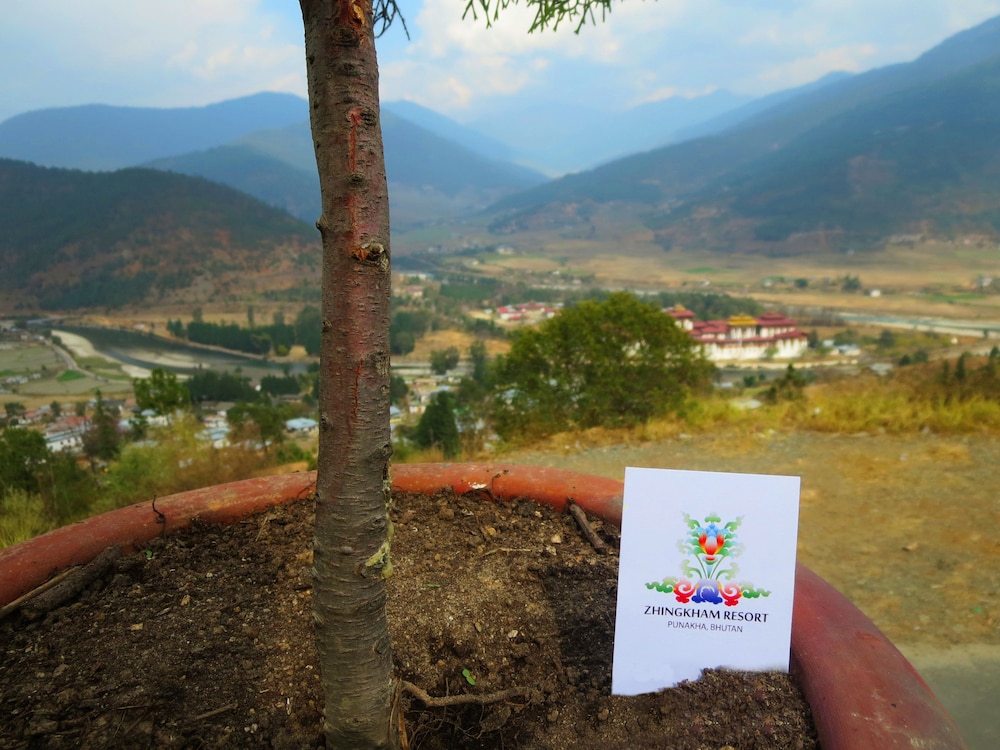 ZHINGKHAM RESORT 25/30