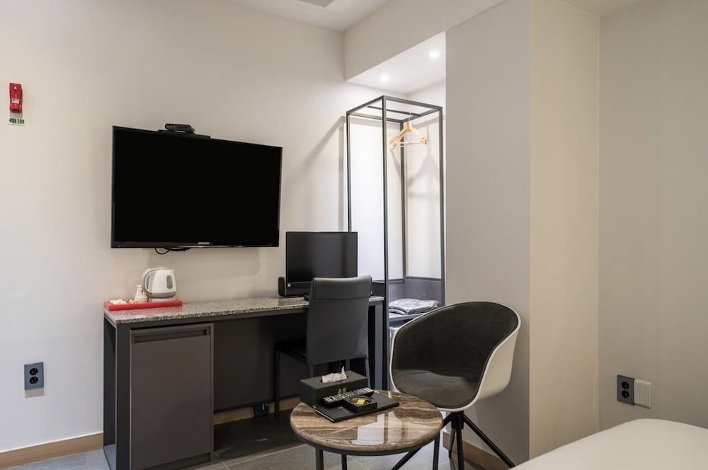 Suwon Station Myeongjak Hotel 35/57