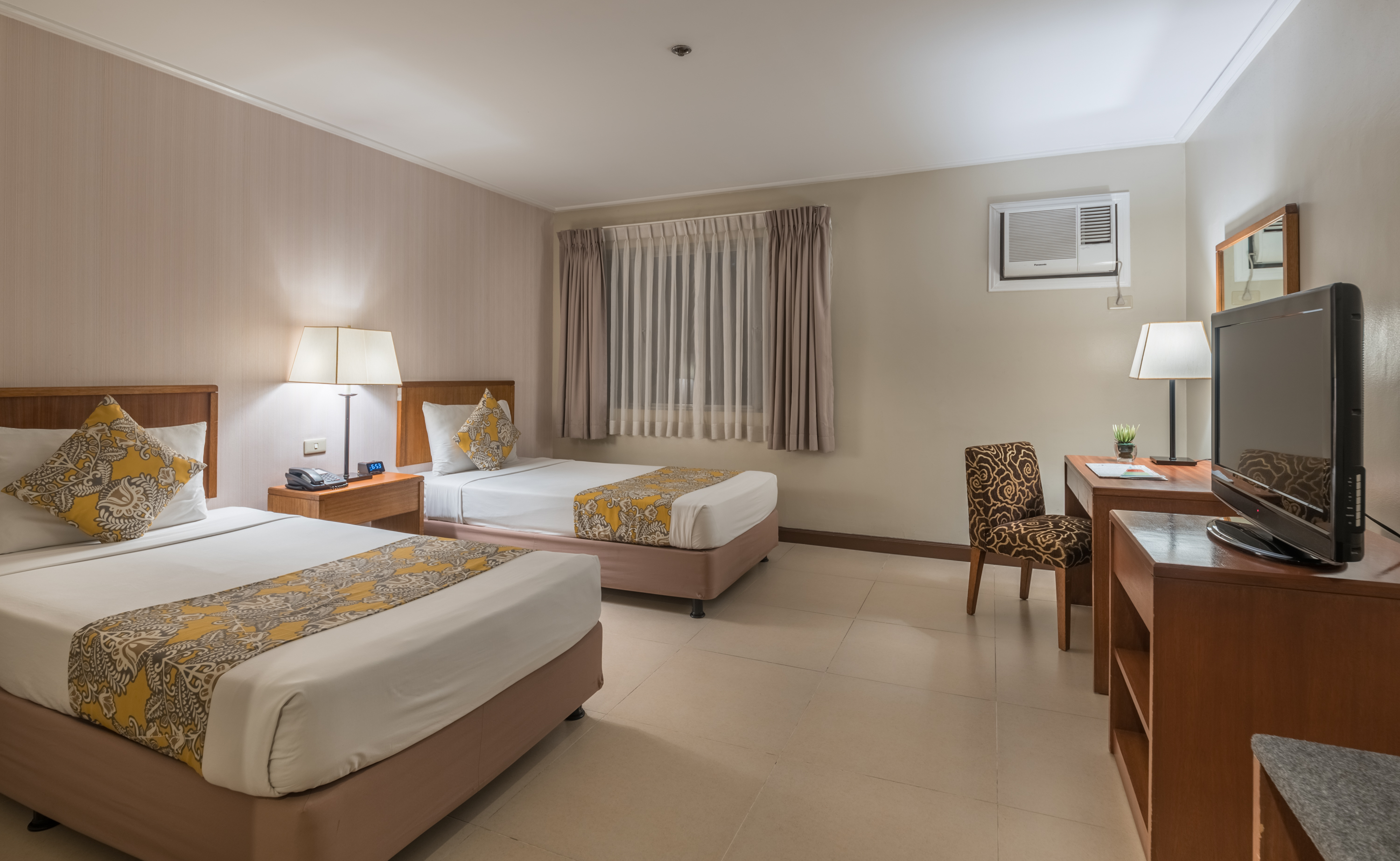 Deluxe, Twin Beds