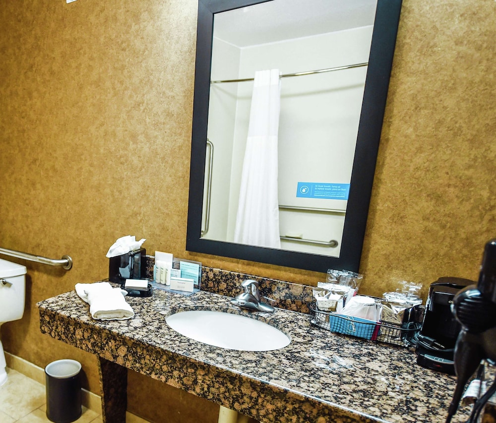 Hampton Inn And Suites Pine Bluff 28/46