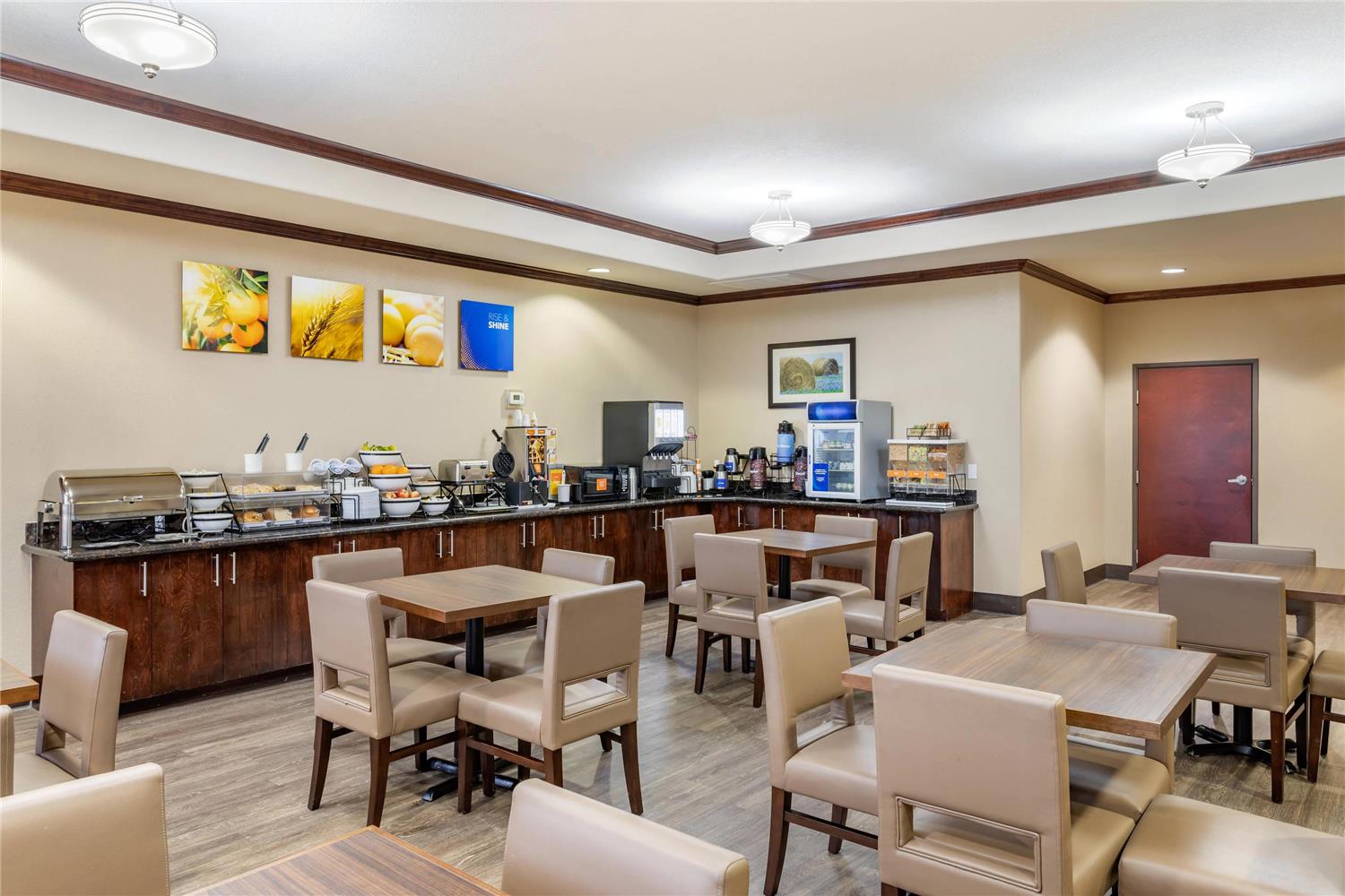 Comfort Inn & Suites Navasota 24/28