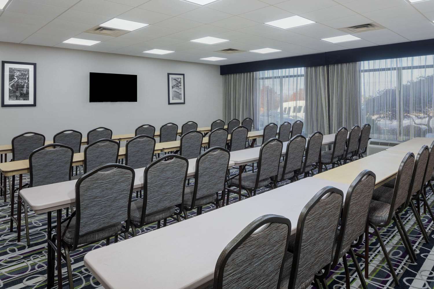 La Quinta Inn and Suites by Wyndham Kennesaw 38/46