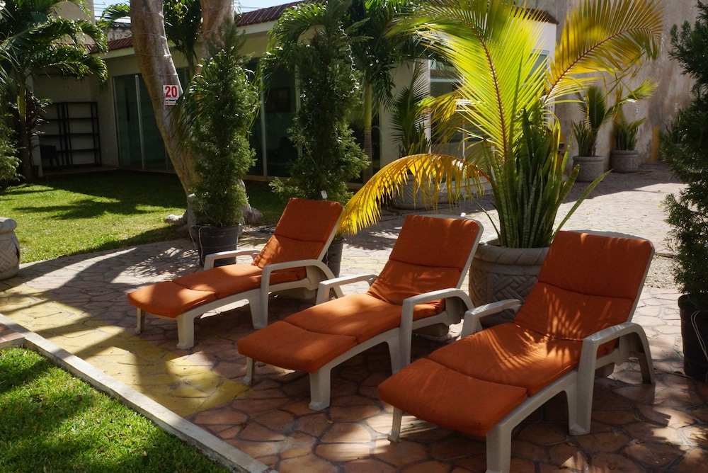 Las Dalias Inn 38/60