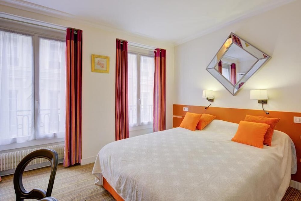 ROOM, QUADRUPLE