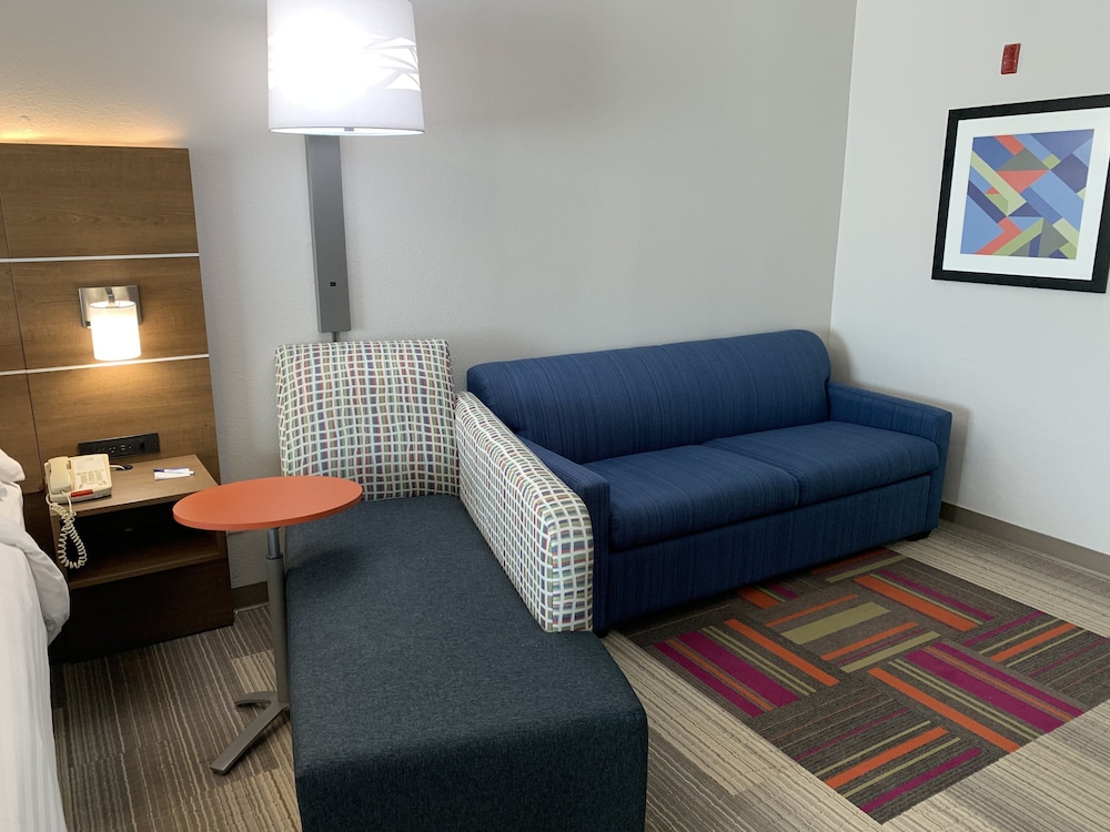 Holiday Inn Express Suites South Padre Island 44/62
