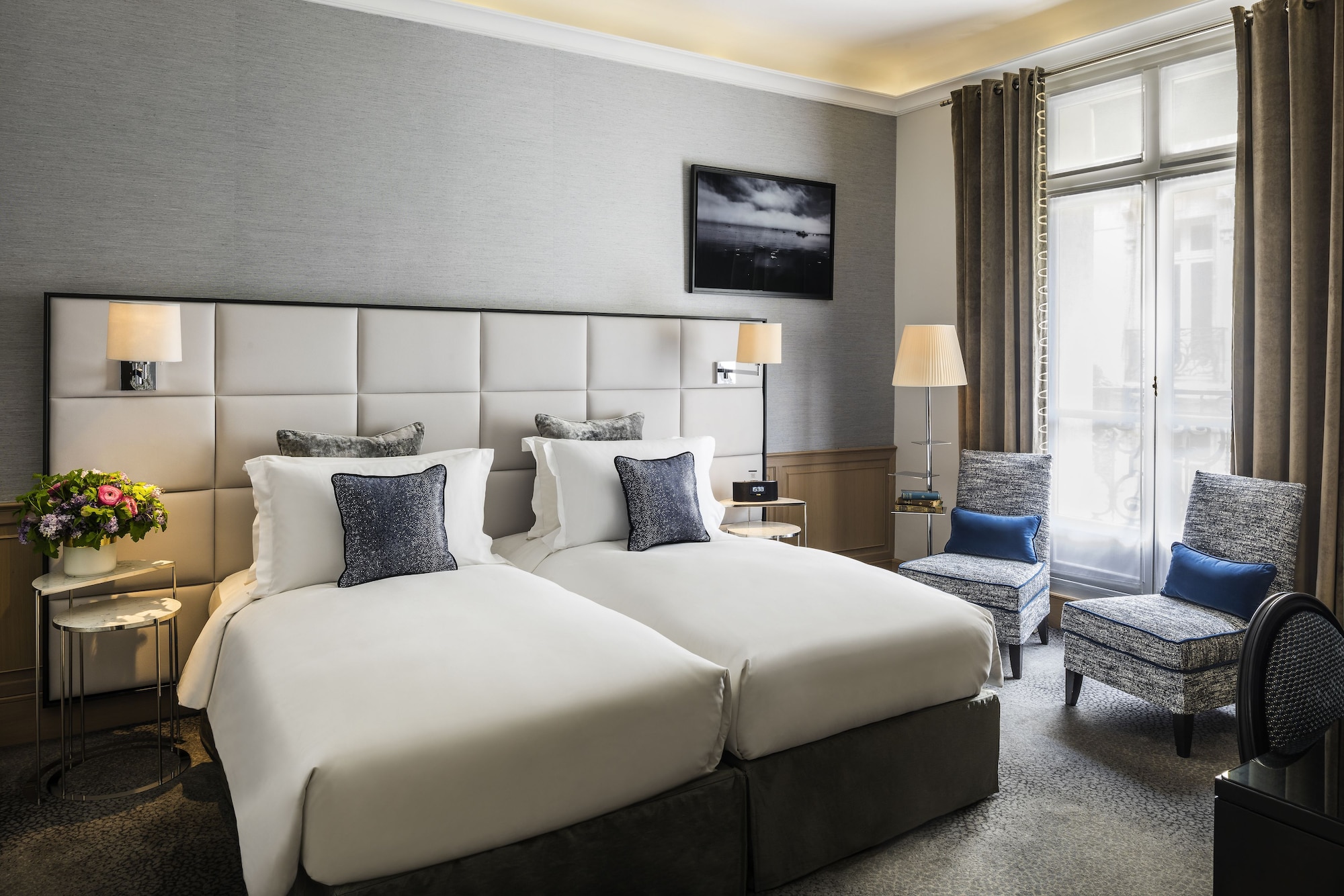 LUXURY, TWIN BEDS