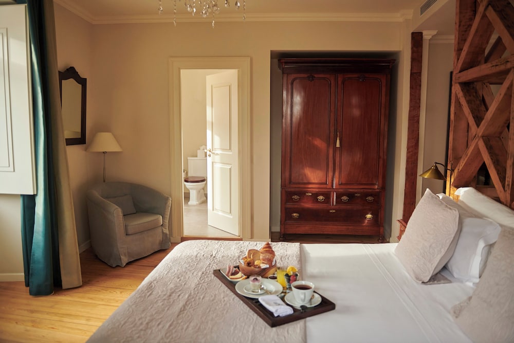 MASTER, SUITE