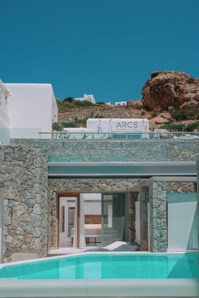 Arcs Boutique Villa Hotel 69/77