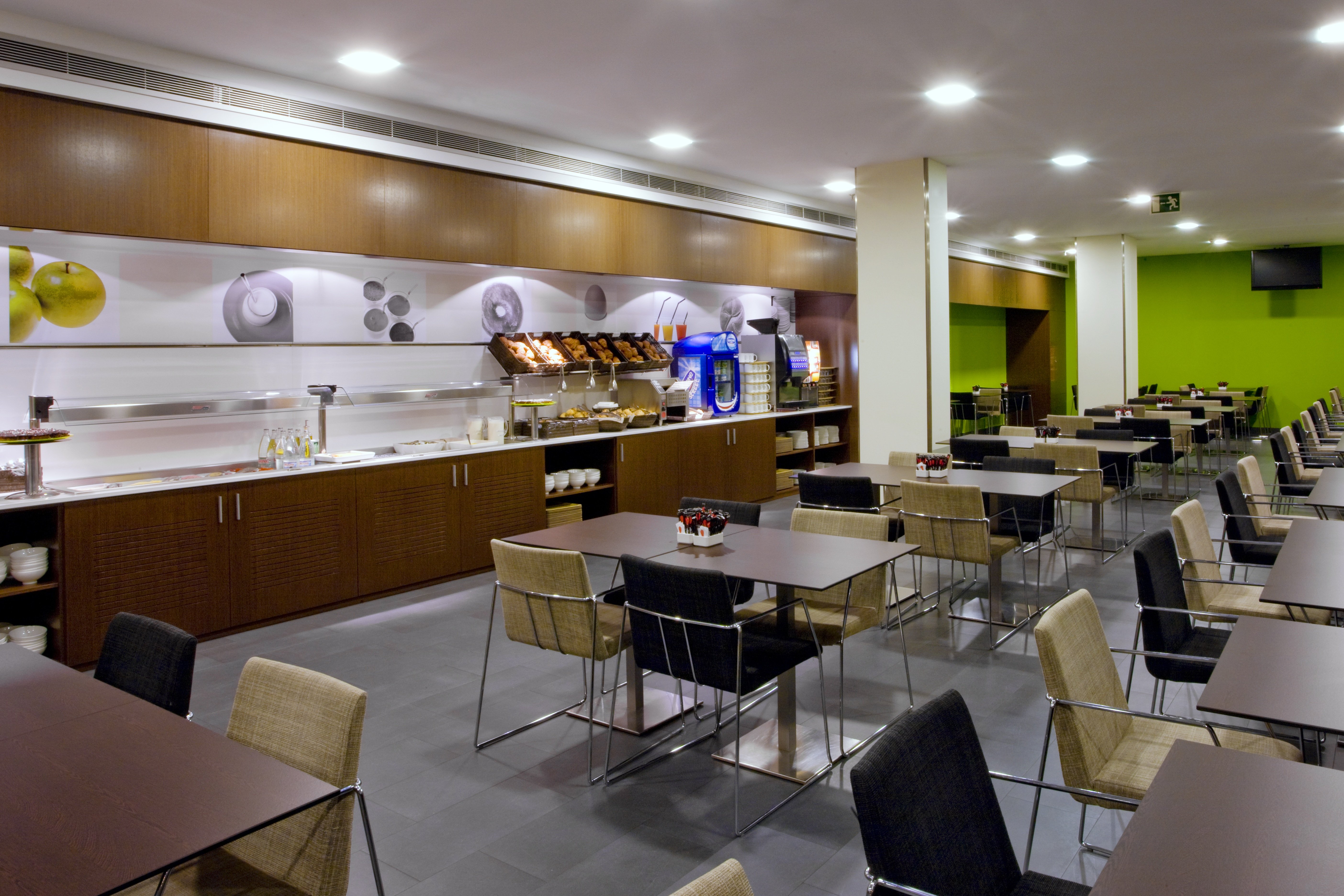 Holiday Inn Express Barcelona City 22at 57/72
