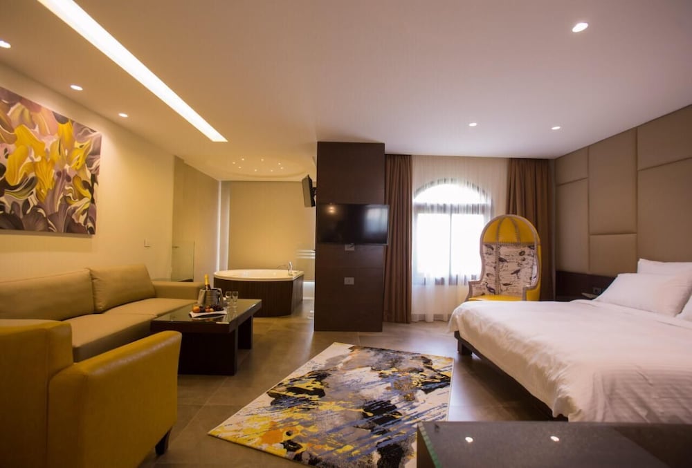 Opera Hotel 20/40