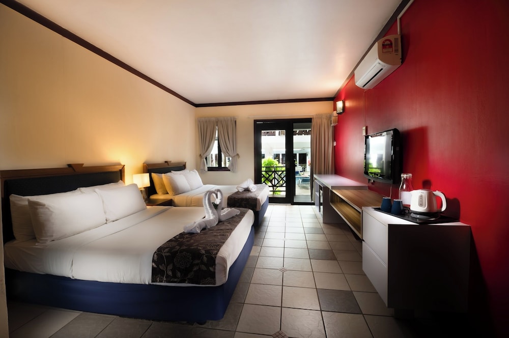 Superior, 2 Queen Beds, Beach Front