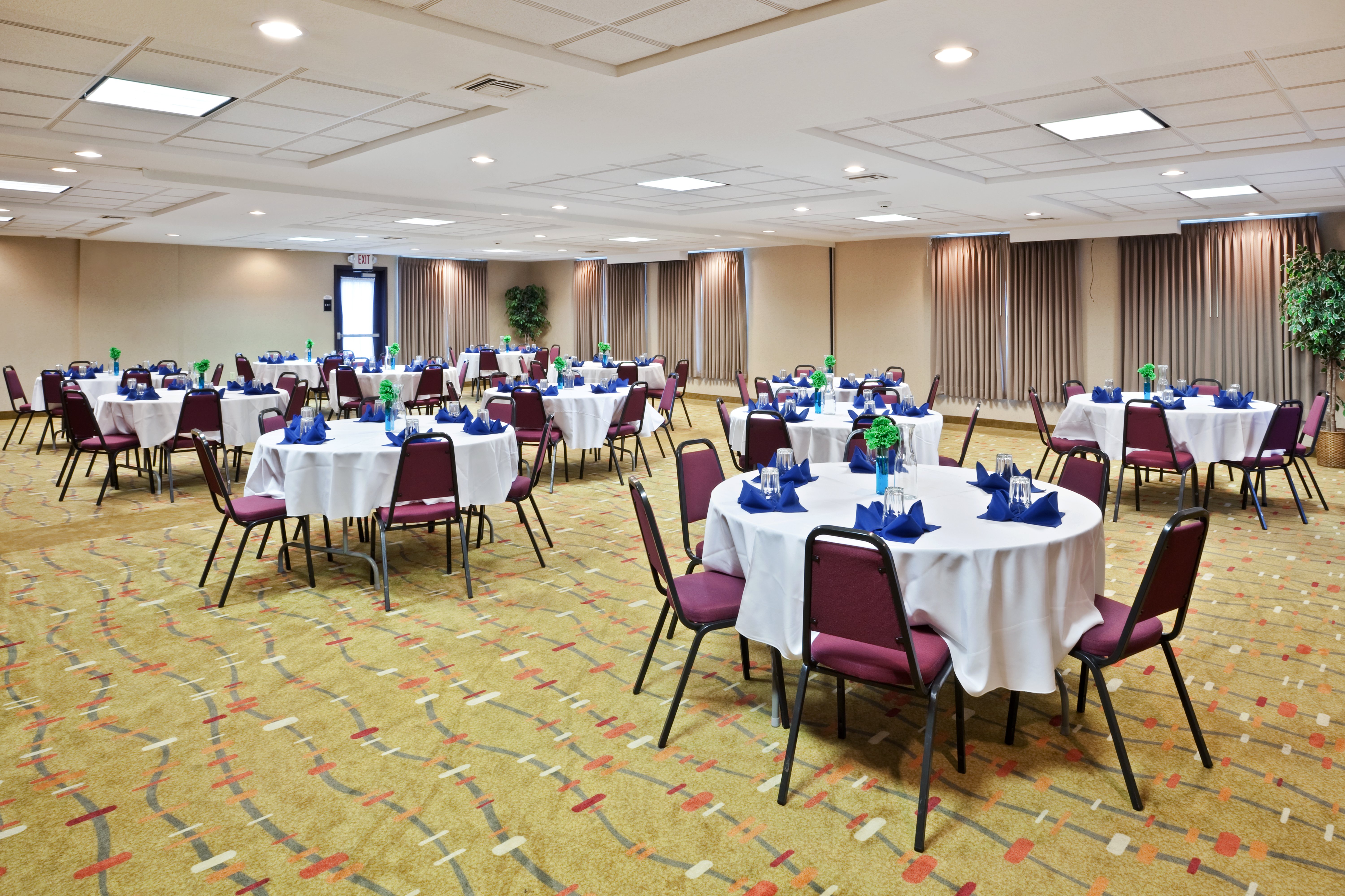 Holiday Inn Express Hotel And Suites Albany 46/52