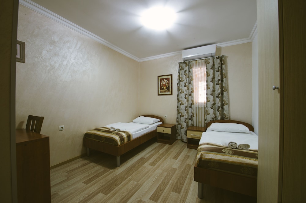 Hotel Flowers 44/71