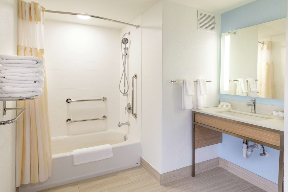 HILTON GARDEN INN ST. AUGUSTINE BEACH 26/55