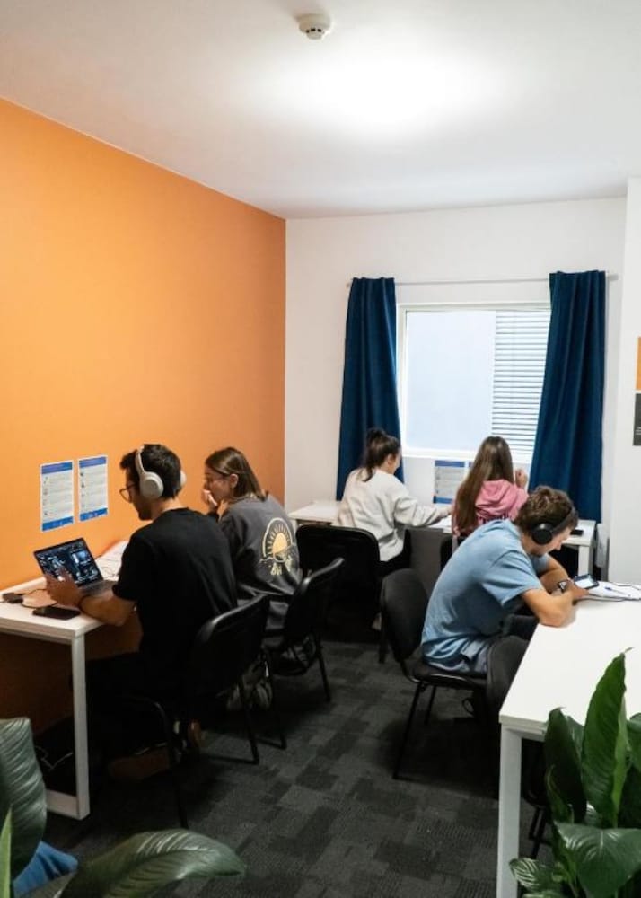 Big Backpackers Hostel 37/47