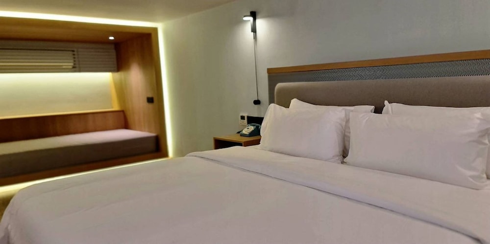 Loft, King Bed