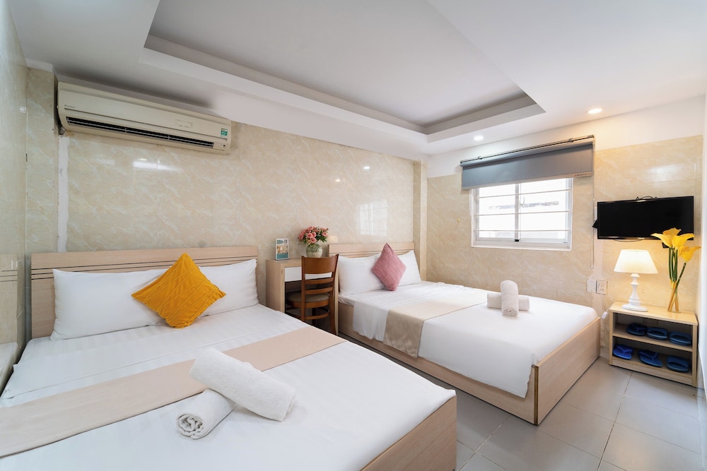 Galaxy Hotel &amp; Capsule 22/49